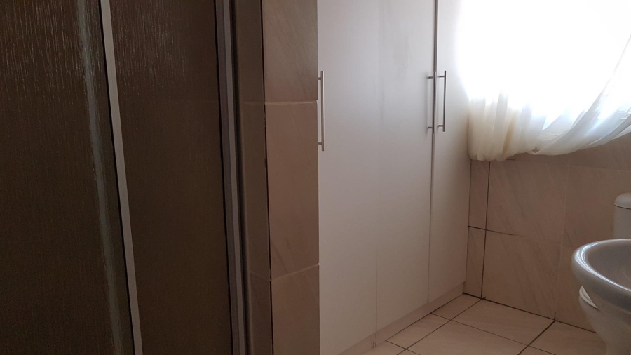 6 Bedroom Property for Sale in Cashan North West